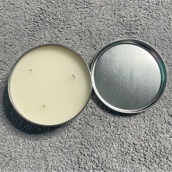 Rare The O'Neill Brother's Candle by Old VA. Candle Co. Fresh Linens *No CD - Picture 3 of 3